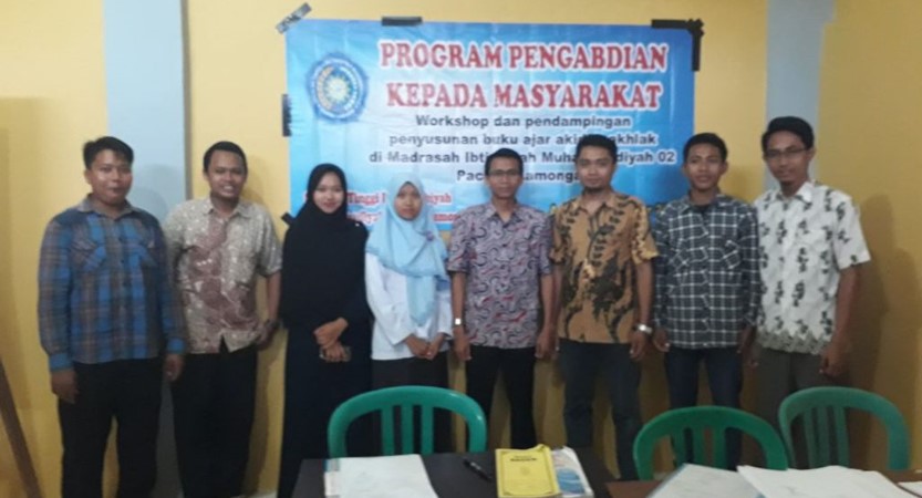 Read more about the article Pendampingan Penyusunan Buku Ajar Aqidah Akhlaq ke Guru MIM 02 Paciran